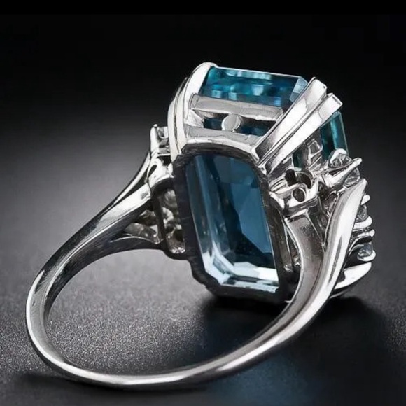 Blue 925 sterling silver plated ring sz 7 emerald cut - Picture 5 of 7